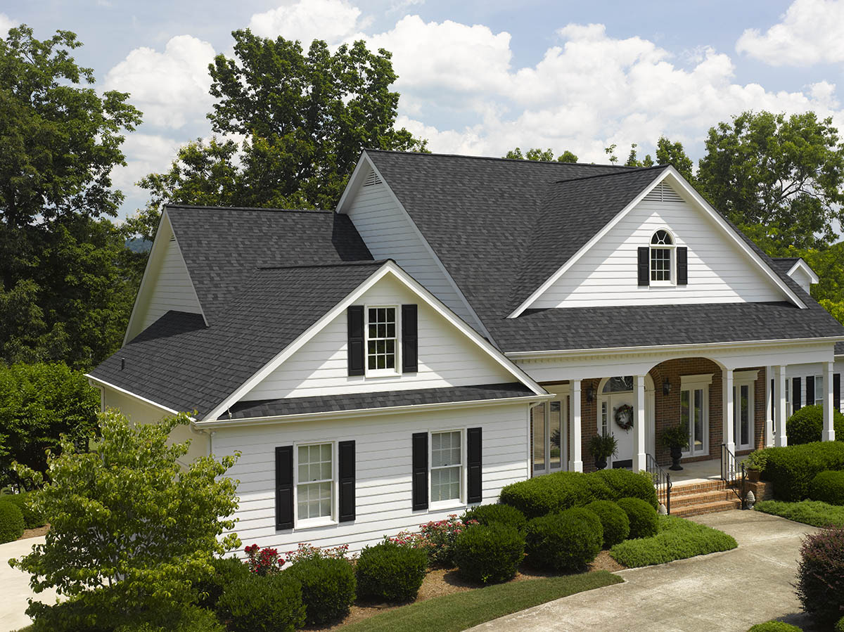 Resdiential home with New aspahlt shingle roof installation in Kansas City